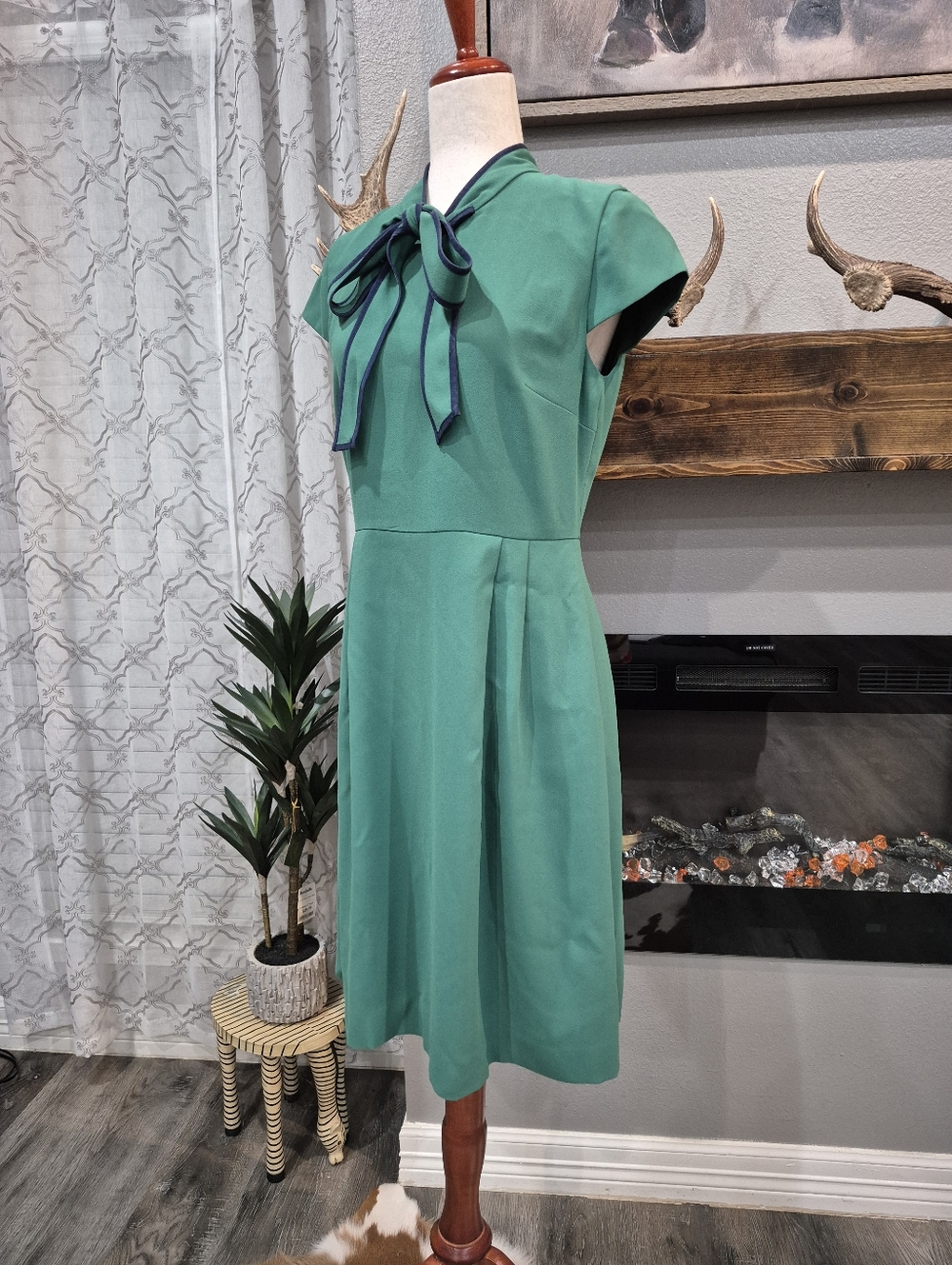 J. Crew Green Midi Dress with Contrast Bow - Picture 6 of 7